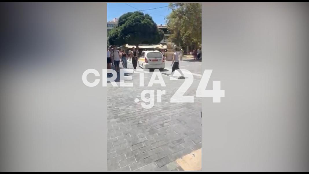 Συνέβη κι αυτό στο Ηράκλειο – Αυτοκίνητο του Δήμου κυκλοφορεί… ανενόχλητο στον πεζόδρομο των Λιονταριών