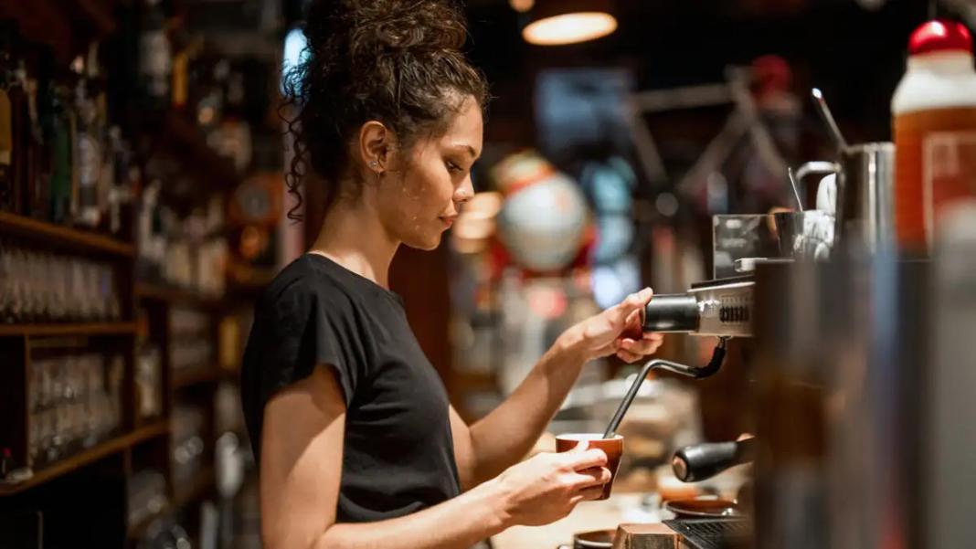 Tι θα περιλαμβάνει το φετινό πακέτο της ΔΕΘ – Μειώσεις στη φορολογία και πιθανή κατάργηση της προσωπικής διαφοράς