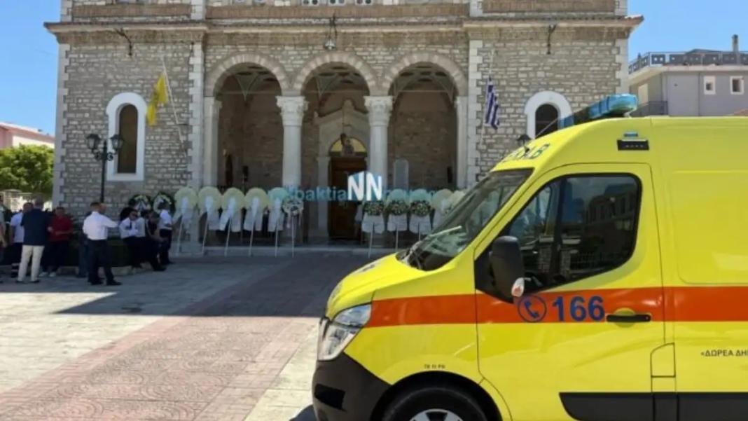 Σε κλίμα συγκίνησης η κηδεία της Αθηνάς Παπαχρήστου: Ήχησε η σειρήνα του ασθενοφόρο που είχε δωρίσει στο ΕΚΑΒ Μεσολογγίου