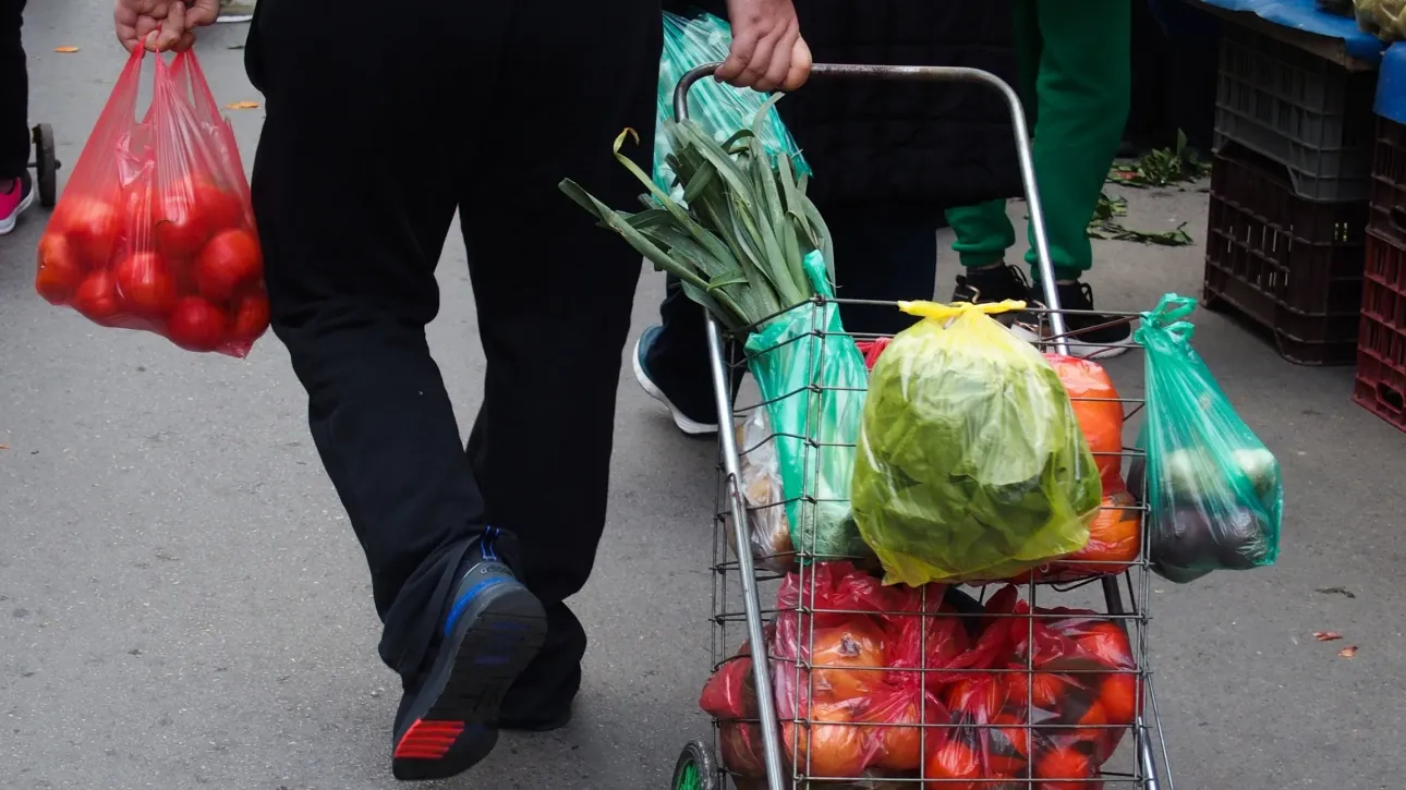 Τι αλλάζει στις λαϊκές αγορές – Νέες άδειες και επιτάχυνση των διαδικασιών έκδοσης