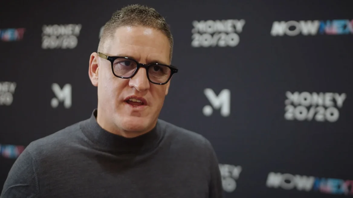 Ποιος είναι ο billionaire Tom Greenwood που χαροπαλεύει μετά από τροχαίο στη Μύκονο