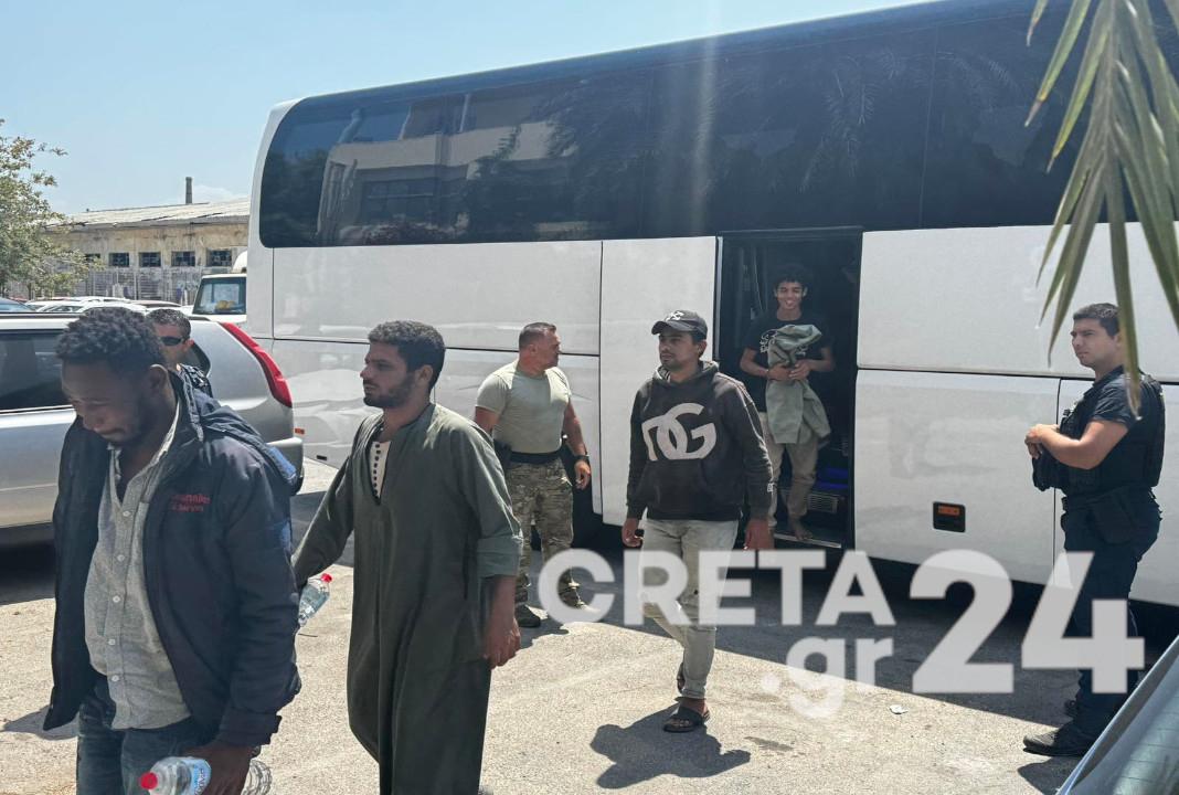Δεκαπενταύγουστος με παράτυπους μετανάστες στην Κρήτη – Εικόνες