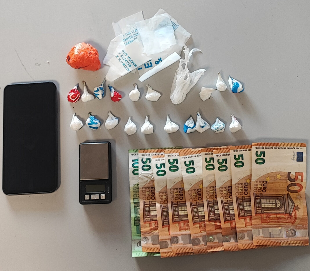 Kρήτη: 25χρονoς έκρυβε στο σπίτι του κοκαΐνη, ζυγαριά και μετρητά