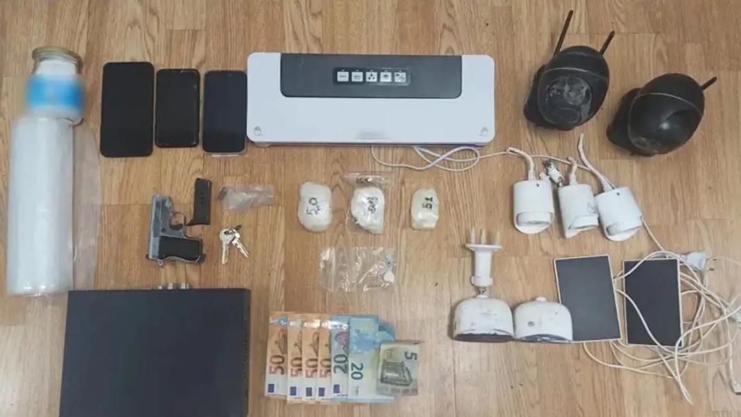 «Έσπρωχναν» κοκαΐνη στις πιάτσες της Αττικής – Οι απίθανες κρυψώνες των ναρκωτικών
