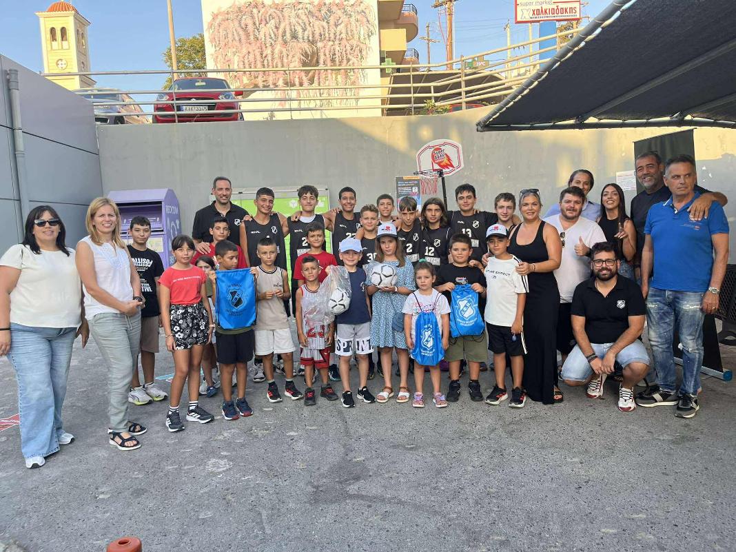 Σε ρυθμούς Eurobasket S/M Χαλκιαδάκης και Eρασιτέχνης ΟΦΗ: Στήσαμε μπασκέτα, βάλαμε τρίποντα και μοιράσαμε δώρα!