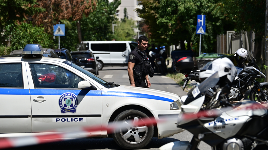 Δίωξη για ανθρωποκτονία από πρόθεση στον 28χρονο για τη δολοφονία της 47χρονης στο Χαλάνδρι