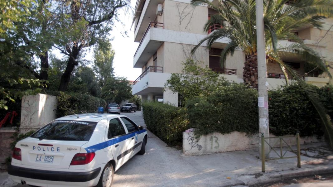 Άνδρας έχει ταμπουρωθεί σε διαμέρισμα στον Χολαργό και απειλεί αστυνομικούς