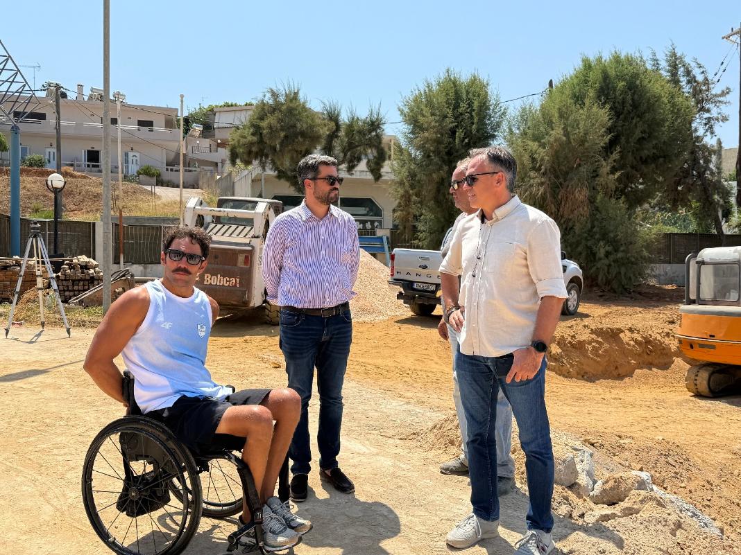 Σημανδηράκης – Τσαπατάκης στη νέα πισίνα του Κλαδισού (εικόνες)