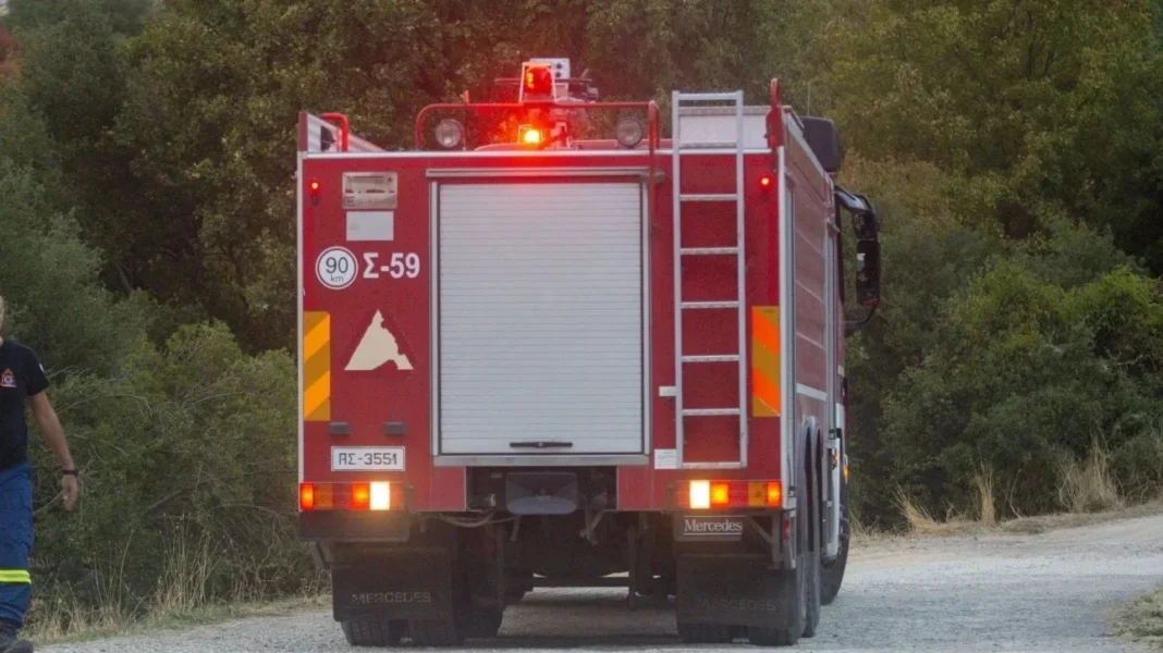Φωτιά σε συνεργείο αυτοκινήτων