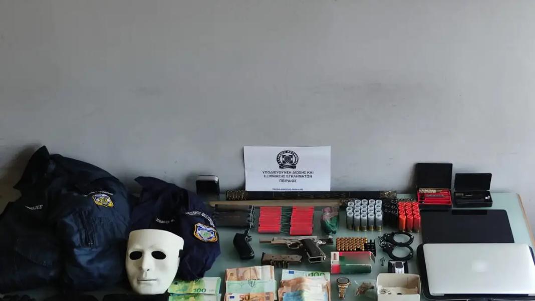 Συνελήφθη 38χρονος για ενδοοικογενειακή βία – Κατασχέθηκαν πάνω από 8.000 ευρώ, κροτίδες και ένα σπαθί