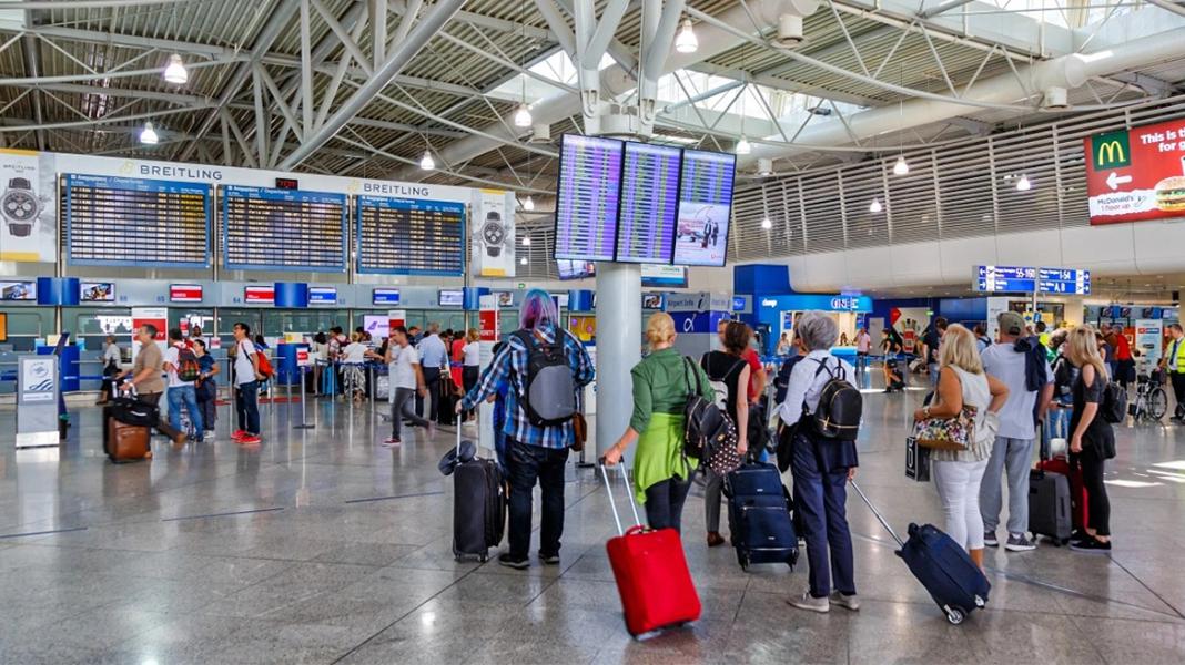 ΙΟΒΕ: Ρεκόρ 13 μηνών στο οικονομικό κλίμα τον Ιούλιο με όχημα τουρισμό και βιομηχανία