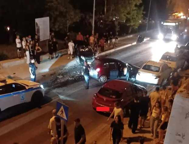 Ηράκλειο: Μία τραυματίας μετά από σφοδρή σύγκρουση αυτοκινήτων στο κέντρο