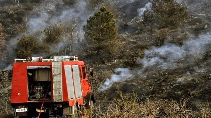 Κεφαλονιά: Σε εξέλιξη πυρκαγιά στη Λαγκάδα και τα Φαρακλάτα Αργοστολίου – Ήχησε το 112