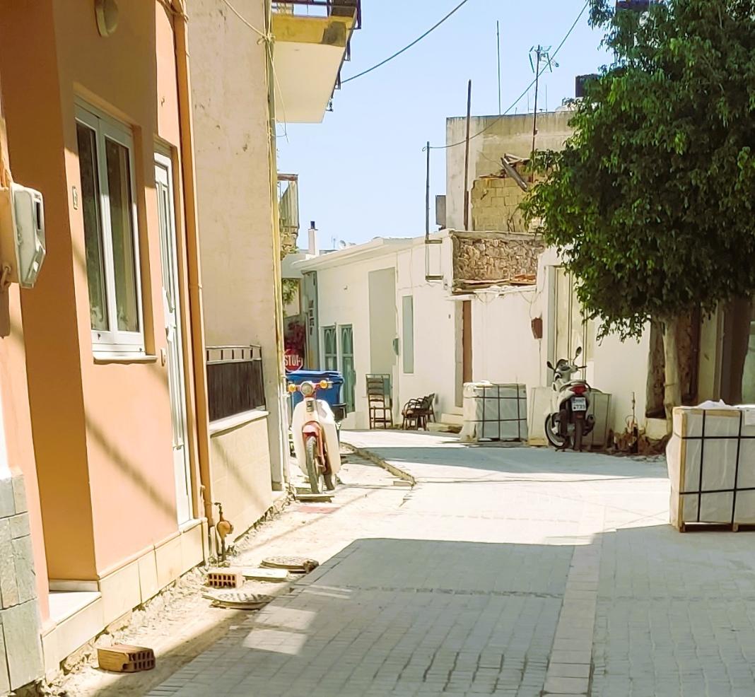 Επανεντάχθηκε στο Ταμείο Ανάκαμψης η ανάπλαση του παλαιού οικισμού των Μαλίων