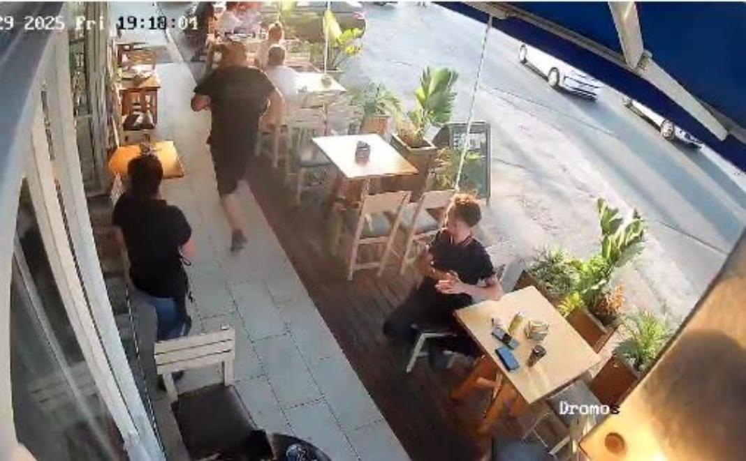 Κρήτη: Σωτήρια παρέμβαση εργαζομένου σε ψησταριά που έσωσε πελάτη από πνιγμό – Βίντεο