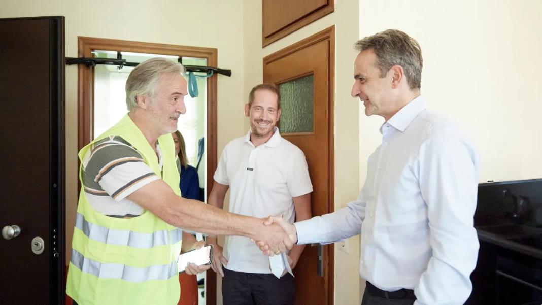 Πάνω από 83.000 κατ’ οίκον παραδόσεις φαρμάκων – Επίσκεψη Μητσοτάκη σε δικαιούχο του προγράμματος