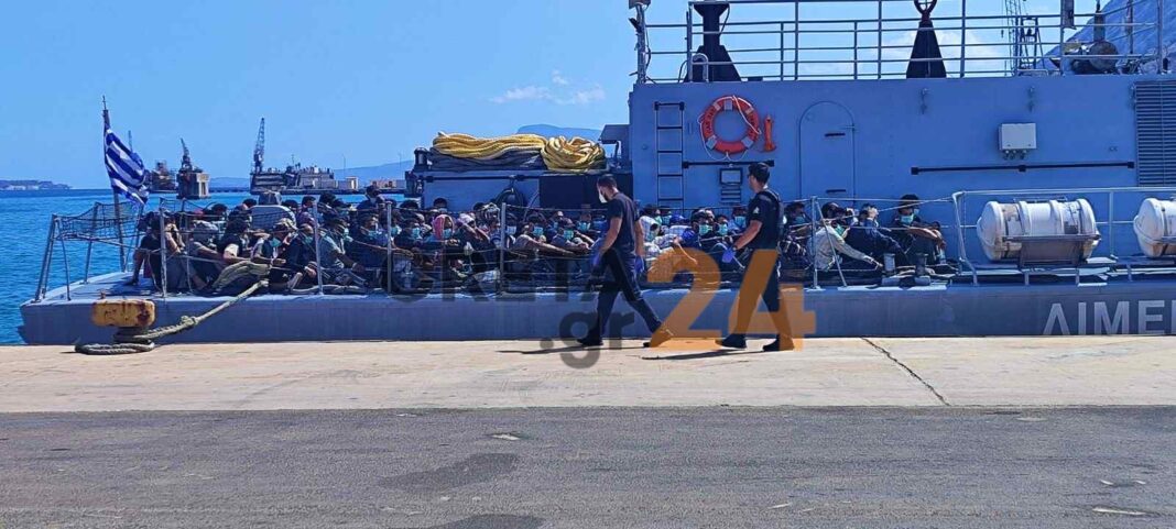 Αδειάζει η Αγυιά Χανίων αλλά ο καλός καιρός «φέρνει» νέες καραβιές μεταναστών