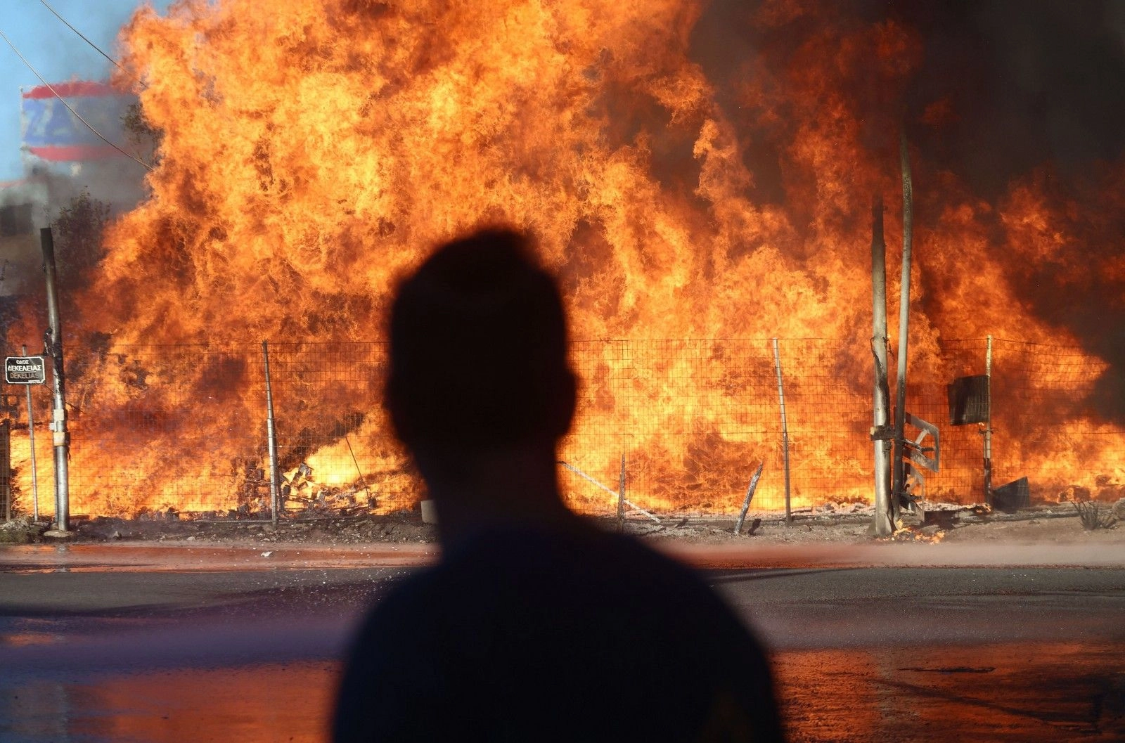 Φωτιά στο Μενίδι – Ήχησε το 112