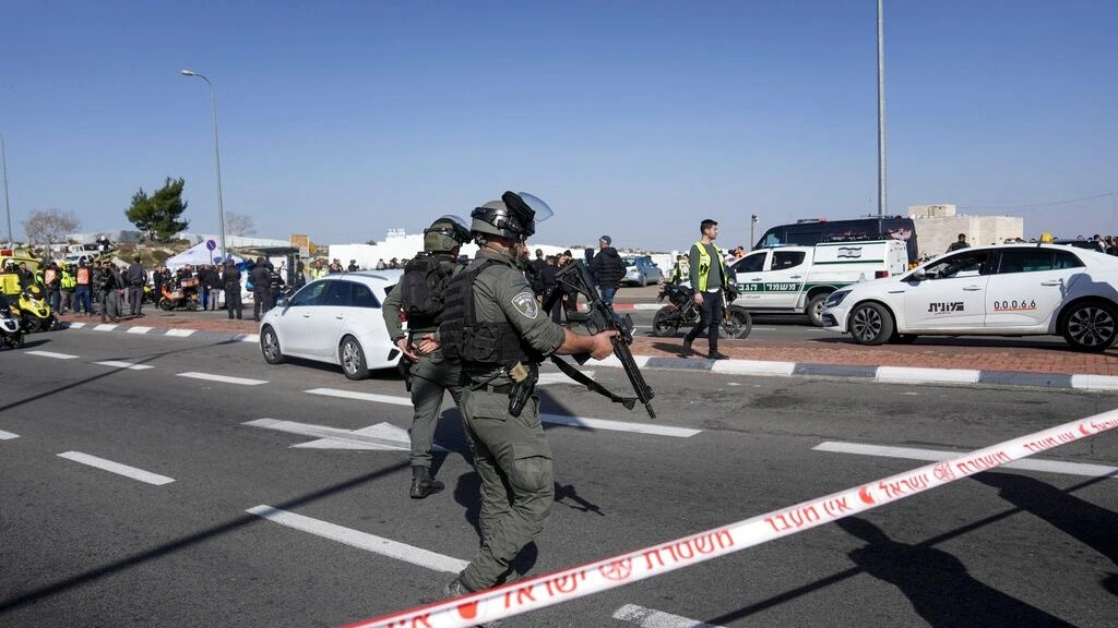 Επίθεση με πυροβόλο όπλο στην Ιερουσαλήμ – Τουλάχιστον τέσσερις νεκροί, 11 τραυματίες