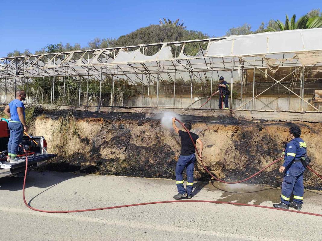 Πυροσβεστική και εθελοντές κινητοποιήθηκαν για τη φωτιά στο Ρέθυμνο – Εικόνες