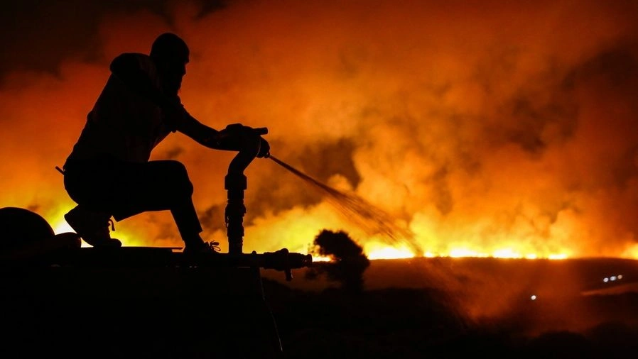 Τουρκία: Πύρινη κόλαση στην Αττάλεια – Εκκενώθηκαν τουριστικές εγκαταστάσεις