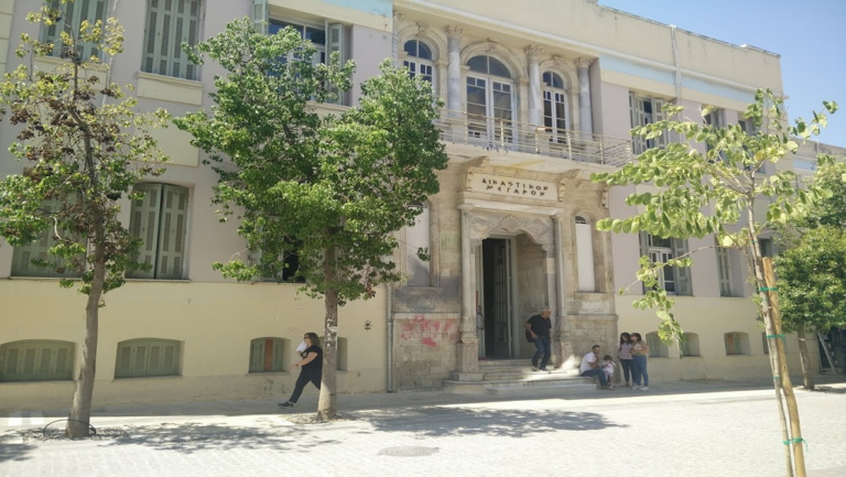 Κόσμος και κοσμάκης στο δικαστήριο!