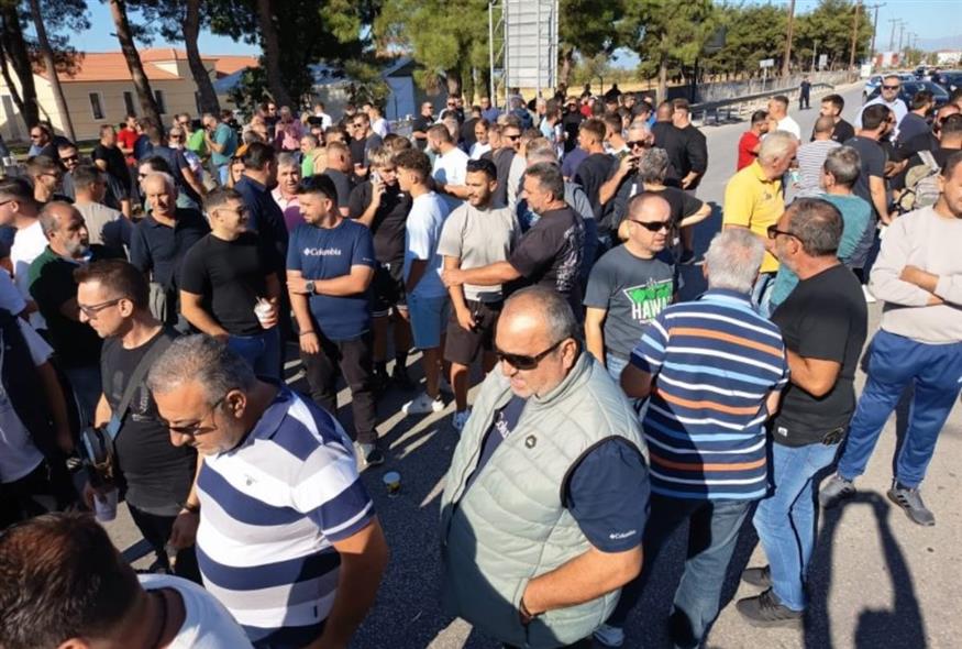 Σέρρες: «Θερμή» υποδοχή στον υφυπουργό Αγροτικής Ανάπτυξης – «Είσαι ανεπιθύμητος, να σηκωθείς να φύγεις»