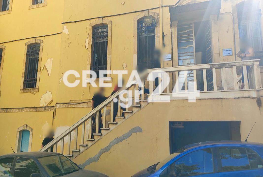 Στον ανακριτή οι τέσσερις διακινητές των 67 μεταναστών στη Γαύδο