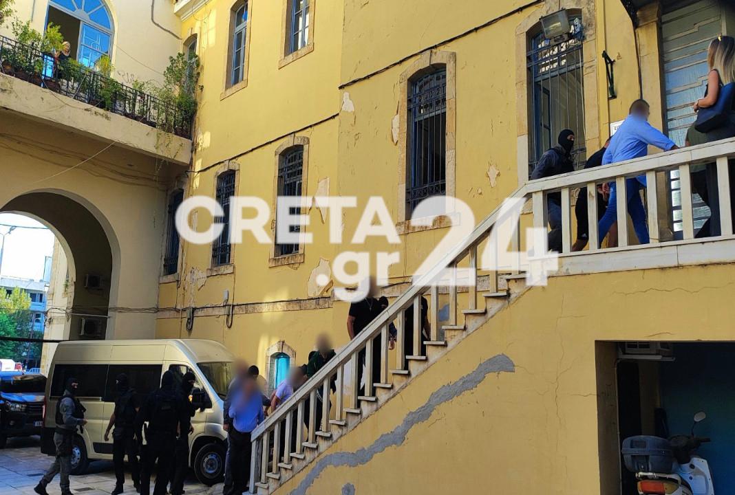 Μαφία της Κρήτης: Ξεκίνησαν οι απολογίες των εμπλεκομένων – Εικόνες