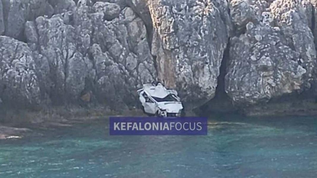 Νεκρός ένας 23χρονος έπειτα από πτώση του αυτοκινήτου του στην θάλασσα – Εικόνες