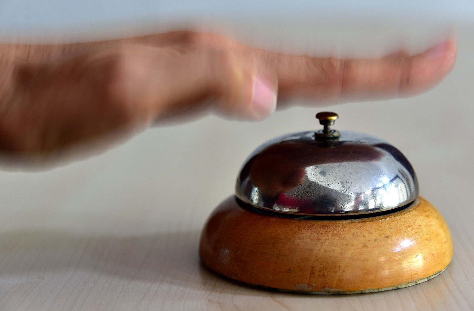 “Nα σταματήσει η διάκριση με τους μετακλητούς υπαλλήλους από τρίτες χώρες”