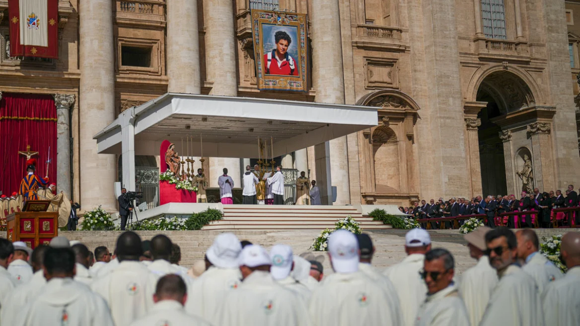 Ο Κάρλο Ακούτις έγινε ο πρώτος Millenial άγιος της Καθολικής Εκκλησίας – Δείτε στιγμιότυπα από την τελετή