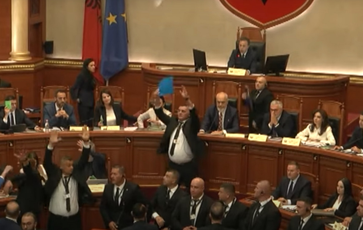 Αλβανία: Χαμός στο κοινοβούλιο για την νέα… υπουργό τεχνητής νοημοσύνης!