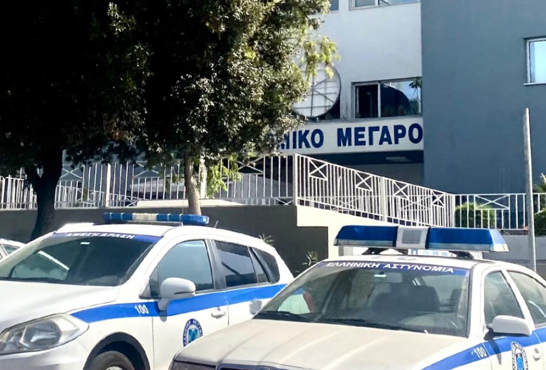 Η παρέα των μαφιόζων και οι… πολλές γνωριμίες