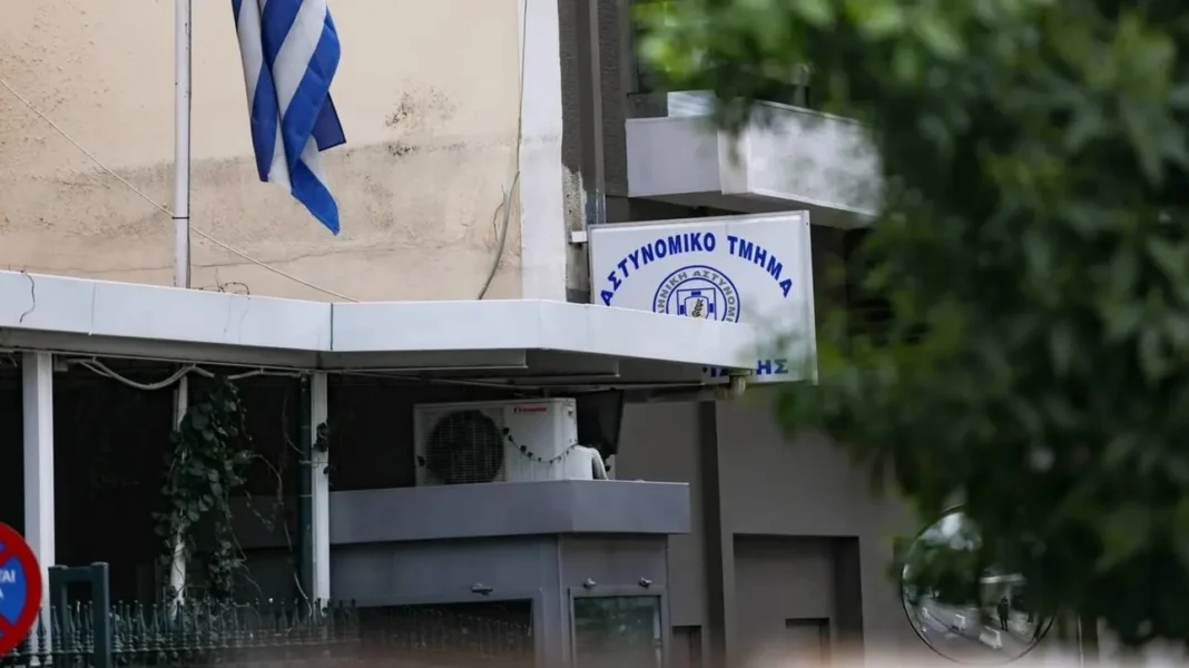 Πάτρα: Στα κρατητήρια μέχρι την απολογία τους οι τρεις ανήλικοι που ξυλοκόπησαν άγρια 15χρονο