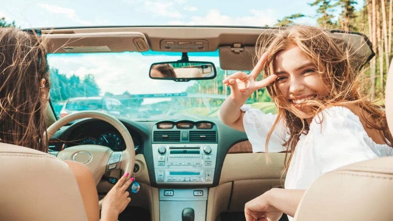 Τι μουσική πρέπει να ακούμε για να μη ζαλιζόμαστε στο αυτοκίνητο, σύμφωνα με νέα μελέτη