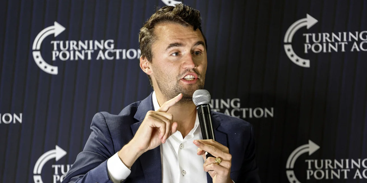 Αποκάλυψη WSJ: Ο δολοφόνος του Κερκ είχε χαράξει στις σφαίρες συνθήματα αντιφασιστικά και υπέρ των τρανς