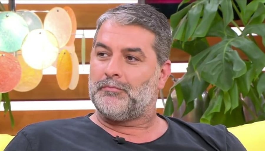 Στο τμήμα ο Βασίλης Μπισμπίκης: Προκάλεσε φθορές σε αυτοκίνητα στη Φιλοθέη και εγκατέλειψε το σημείο
