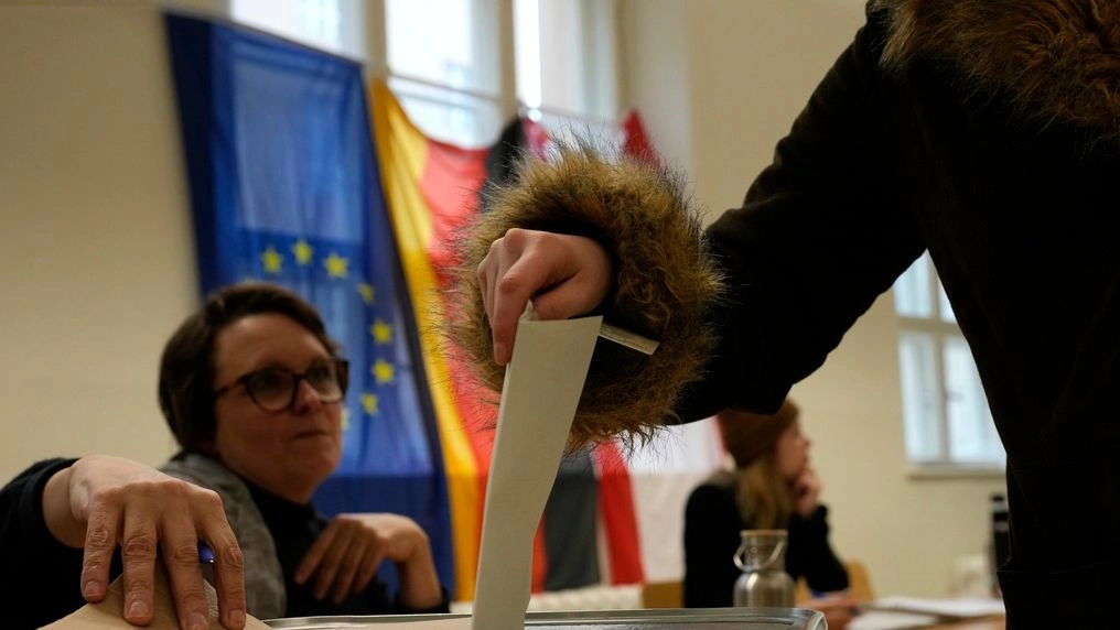 Γερμανία: Φουντώνουν οι θεωρίες συνωμοσίας μετά τον θάνατο 16 υποψηφίων στις εκλογές