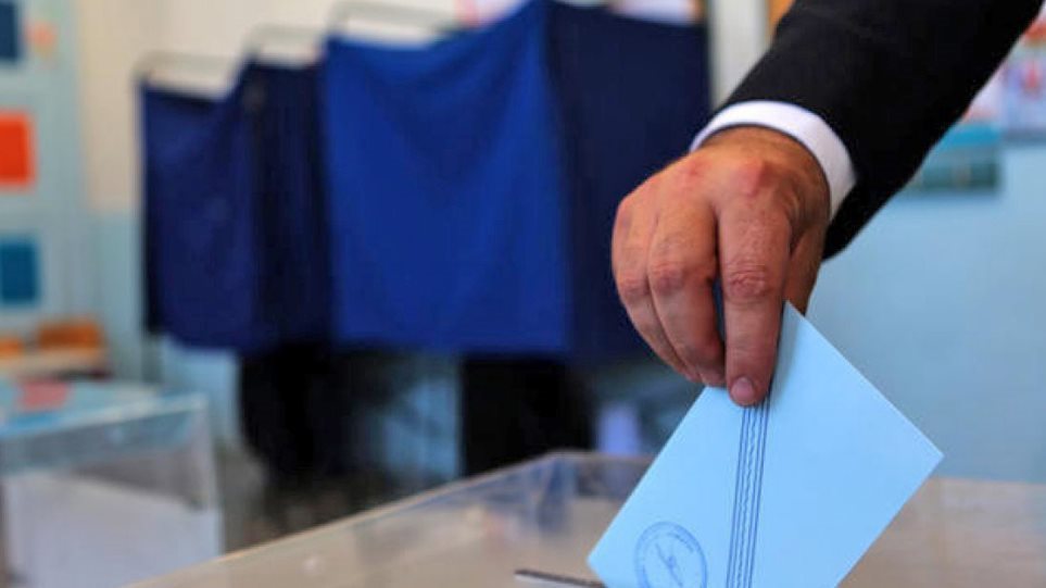 Δημοσκόπηση Metron Analysis: Στις 14,6 μονάδες η διαφορά ΝΔ και ΠΑΣΟΚ