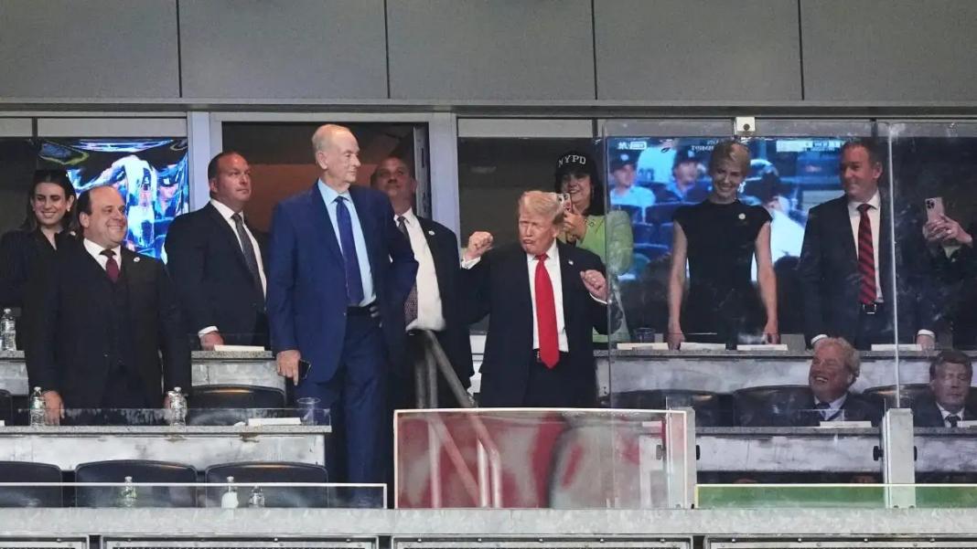Ο Ντόναλντ Τραμπ χόρεψε στους ρυθμούς του «YMCA» σε αγώνα, μετά τη δολοφονία του Τσάρλι Κερκ – Δείτε βίντεο