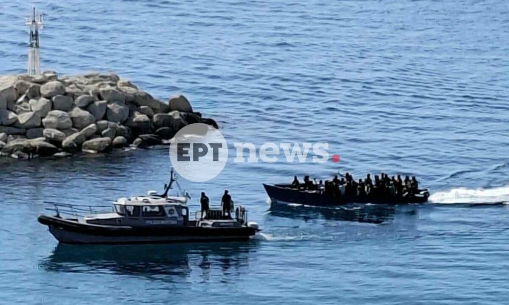 Τρία ακόμη πλοιάρια με μετανάστες εντοπίστηκαν νότια της Κρήτης
