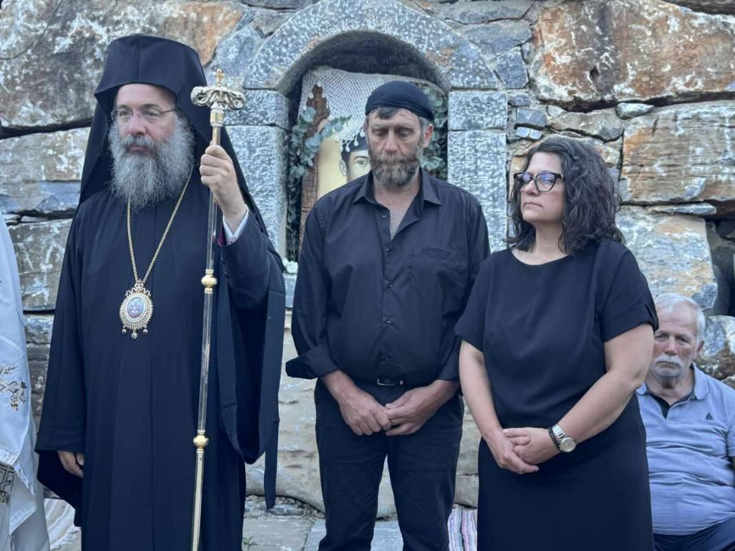 Η αδελφή του Βαγγέλη Γιακουμάκη παντρεύτηκε στο εκκλησάκι που χτίστηκε στη μνήμη του