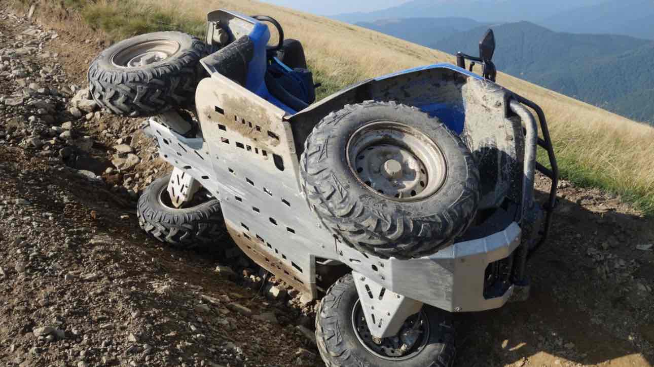 Mπάλος: Τούμπαρε σε γκρεμό η γουρούνα, γλίτωσαν τα χειρότερα οι δύο νεαροί