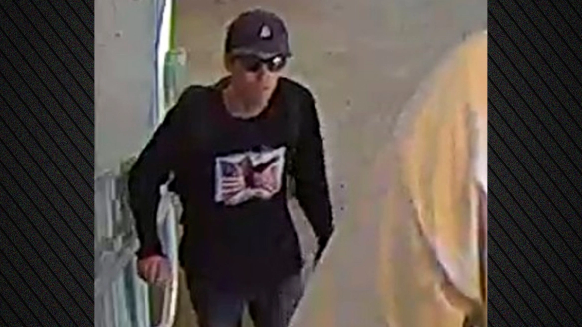 Τσάρλι Κέρκ: Στο κυνήγι του δολοφόνου του – To βίντεο της διαφυγής του και οι φωτογραφίες με τις οποίες τον ψάχνει το FBI