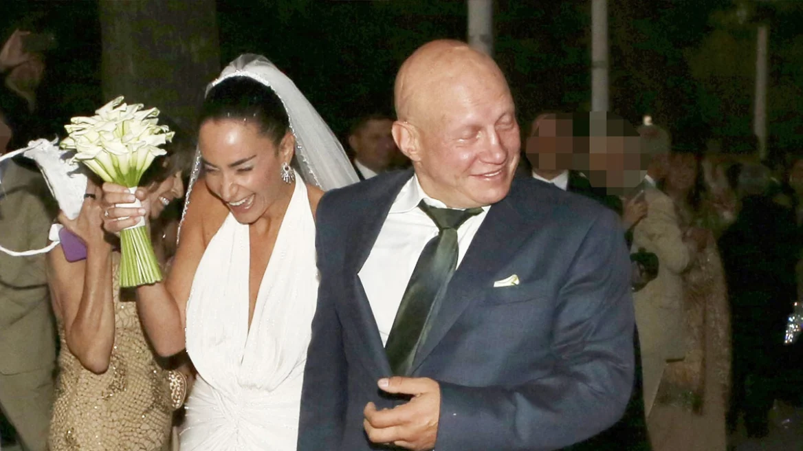 Παύλος Βαρδινογιάννης – Κατερίνα Μπιρμπίλη: Ο παραμυθένιος γάμος στην Εκάλη με τον εντυπωσιακό στολισμό και τους λαμπερούς καλεσμένους