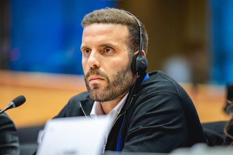 Φραστικό επεισόδιο σε βάρος του Νίκου Παππά στο Κολωνάκι – Μήνυση κατέθεσε ο ευρωβουλευτής