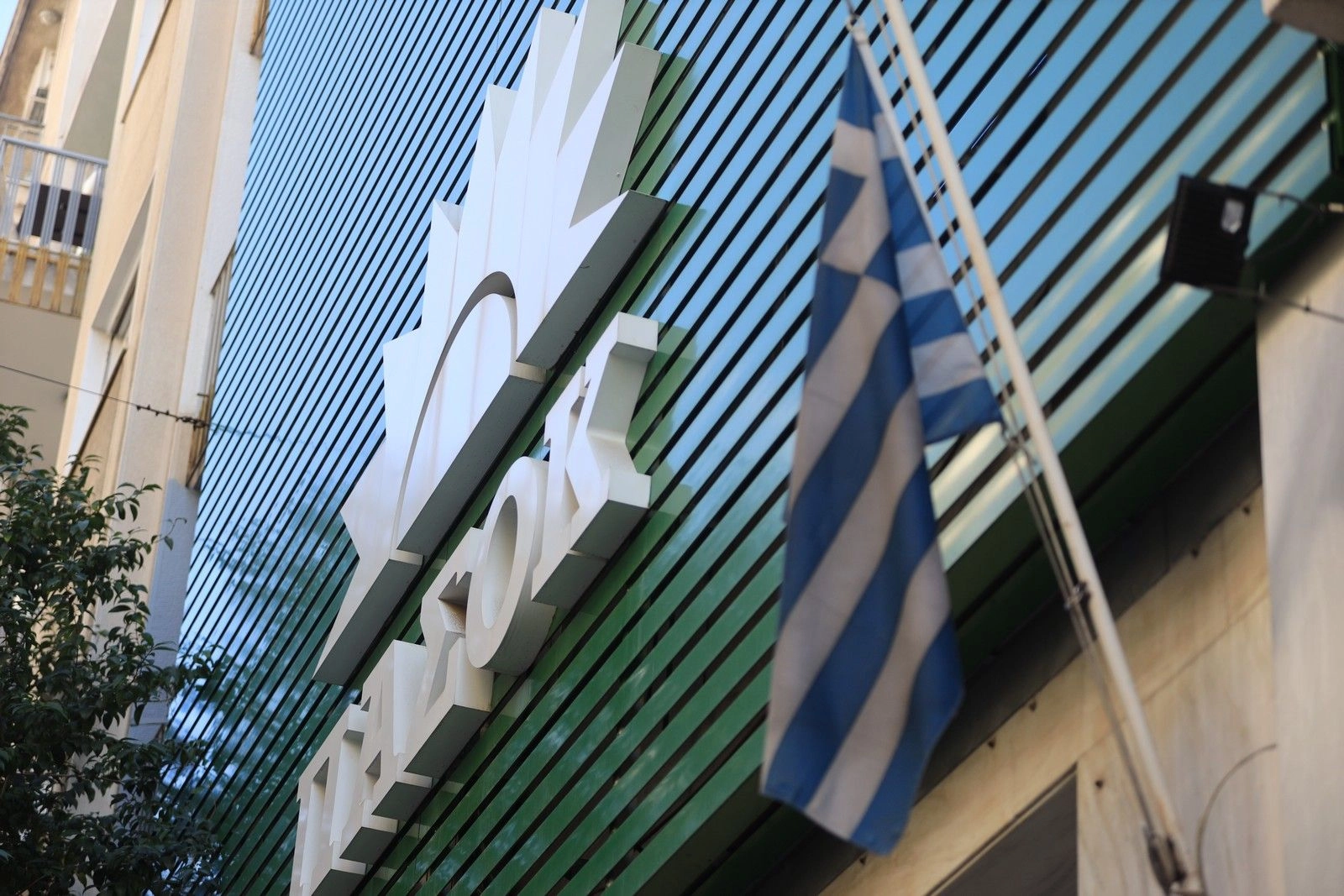 ΠΑΣΟΚ για Τσίπρα: Μάς αντιγράφει