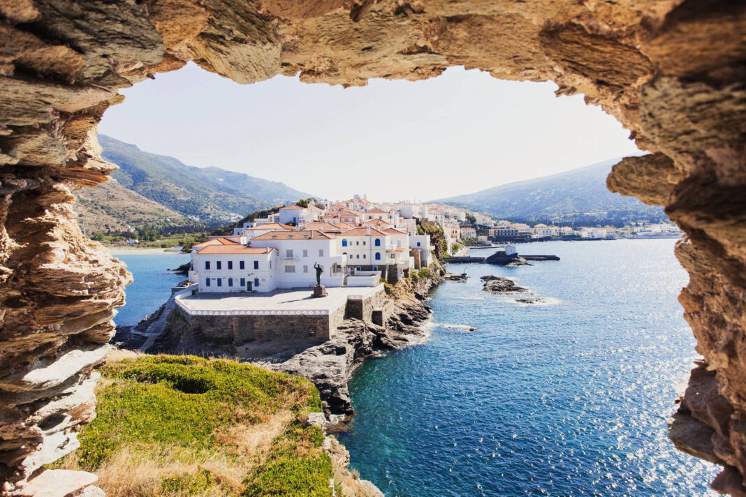 Αυτό είναι το ανέγγιχτο νησί της Ελλάδας, σύμφωνα με τη Daily Mail