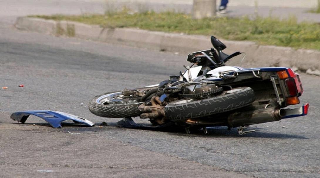 Μηχανάκι έπεσε σε προπορευόμενο αγροτικό στον ΒΟΑΚ – Στο νοσοκομείο ο μοτοσικλετιστής